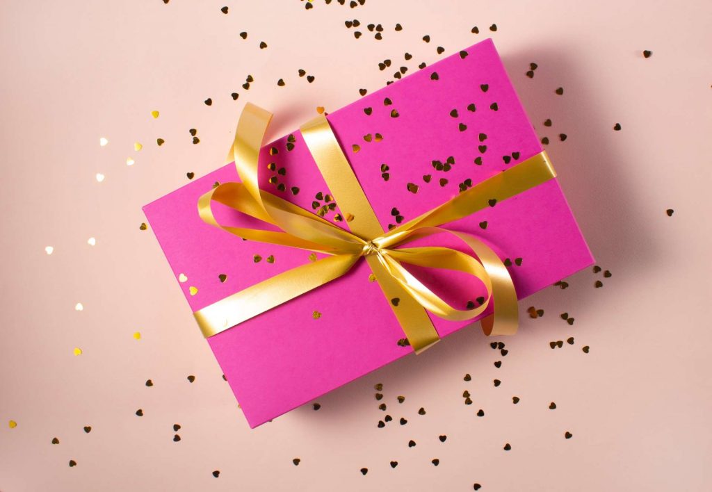 giveaways - ping present - golden ribbon - bow